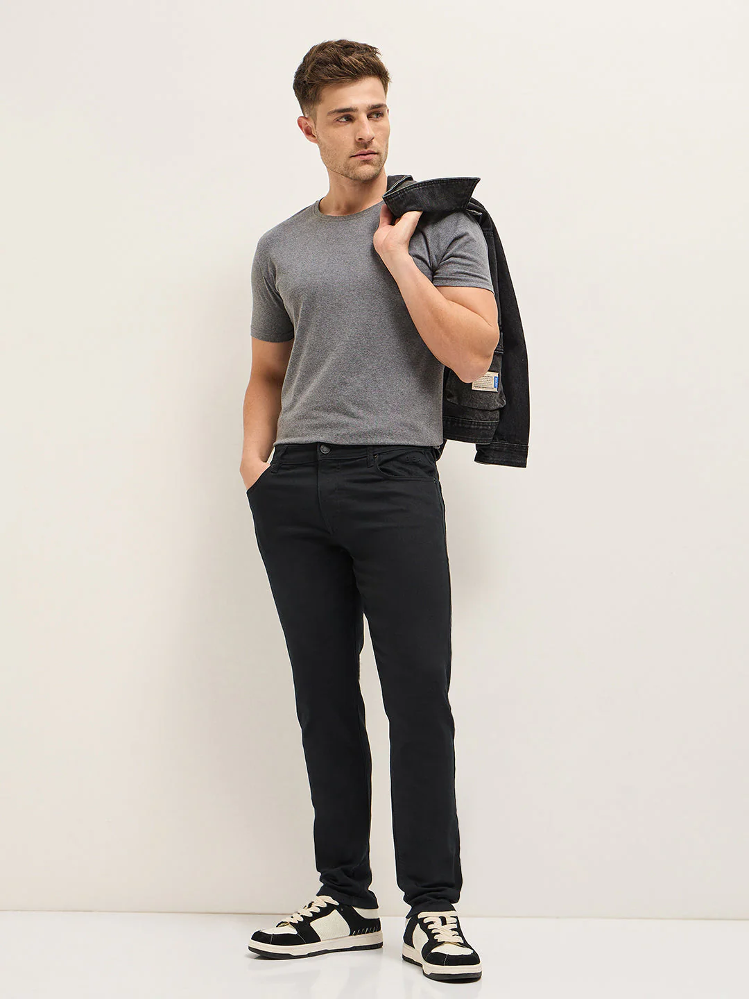 Black Mid-Rise Slim Fit Jeans - Image 4