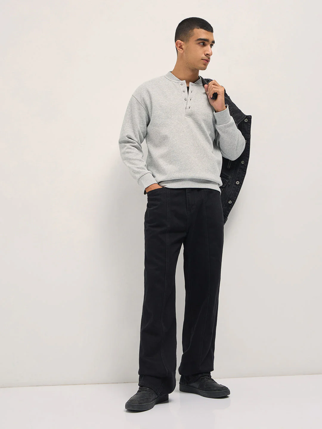 Light Grey Solid Relaxed Fit Henley Neck T-Shirt with Ribbed Hem and Cuffs - Image 4