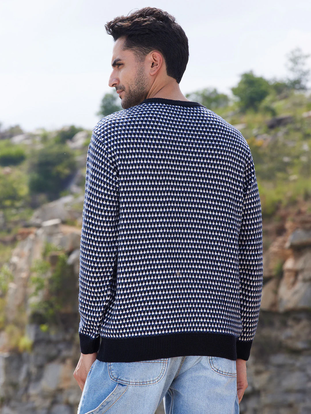 Contrast Textured Knit Sweater - Image 4