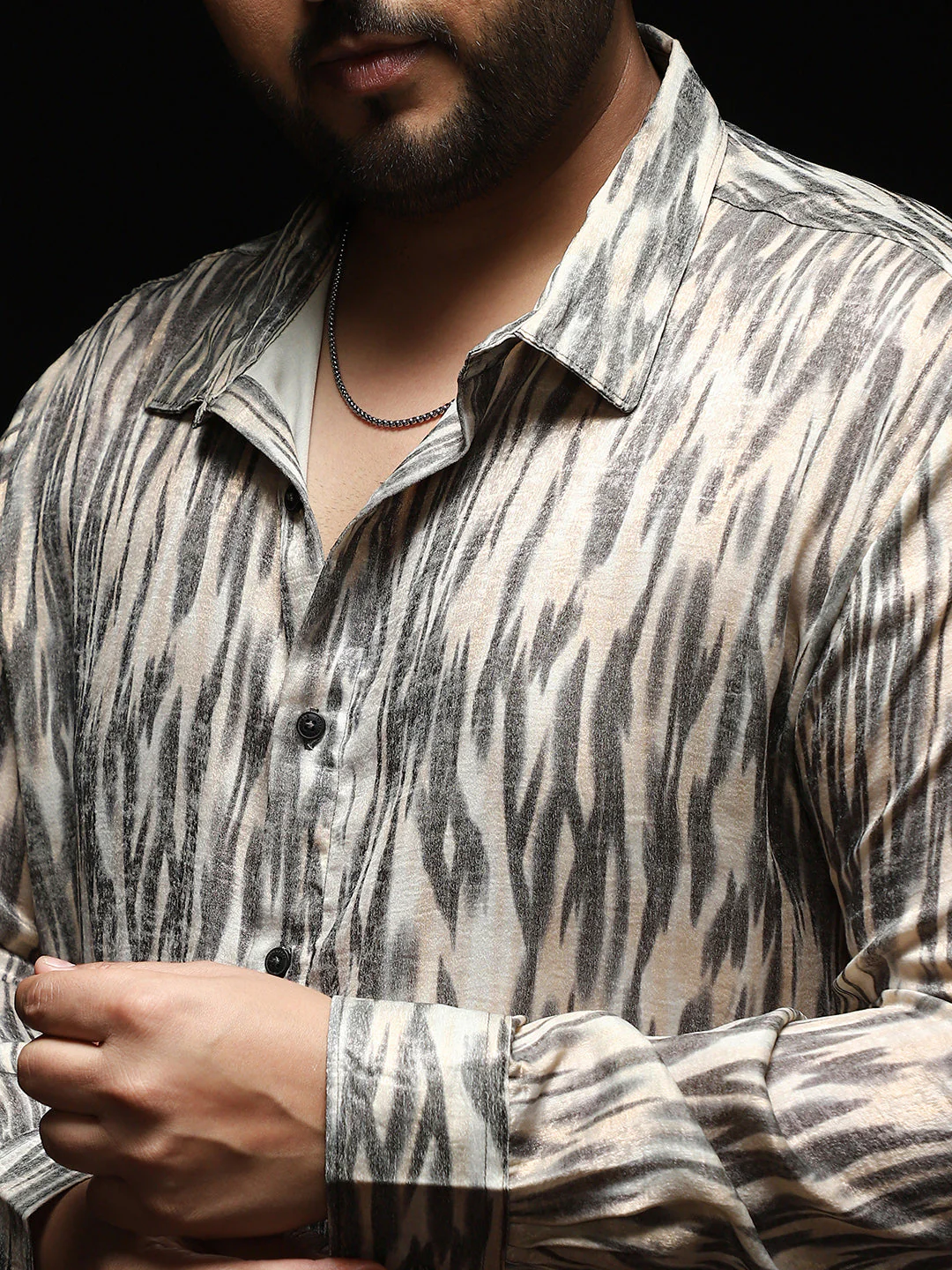 Contrast-Abstract Imprint Shirt - Image 7
