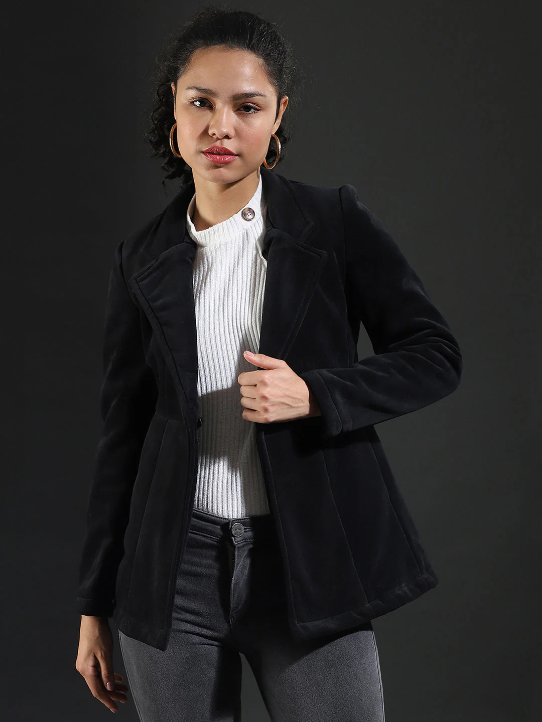 Single-Breasted Blazer With Power Shoulders - Image 2