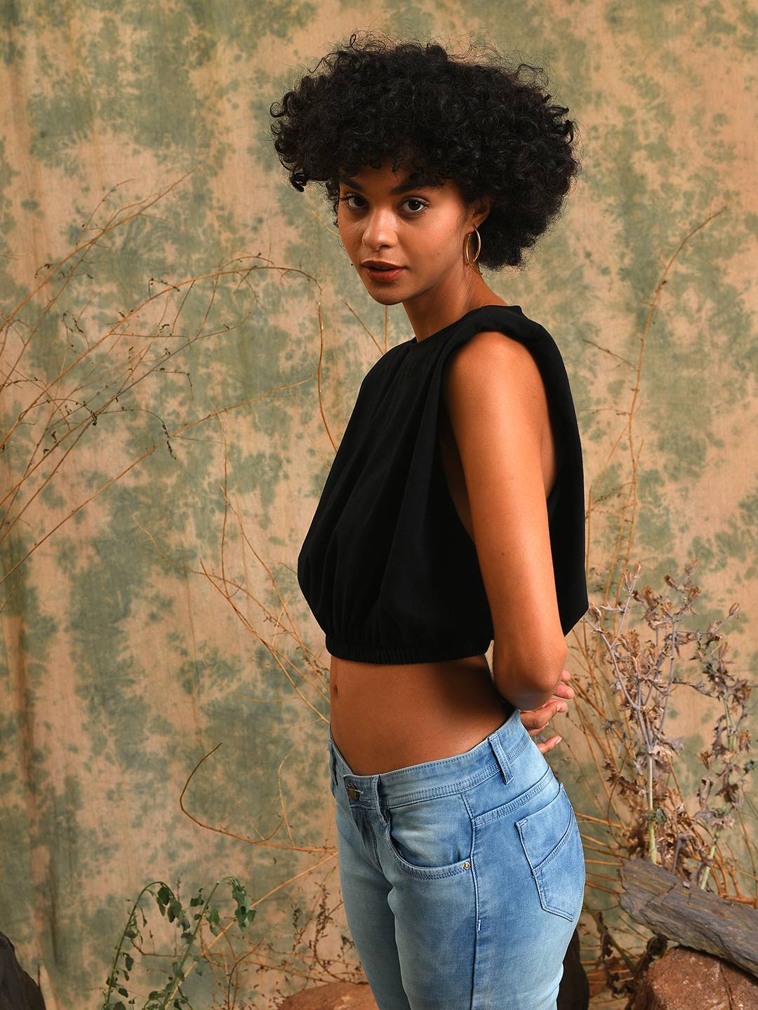 Solid Stylish Casual Crop Top - Image 2