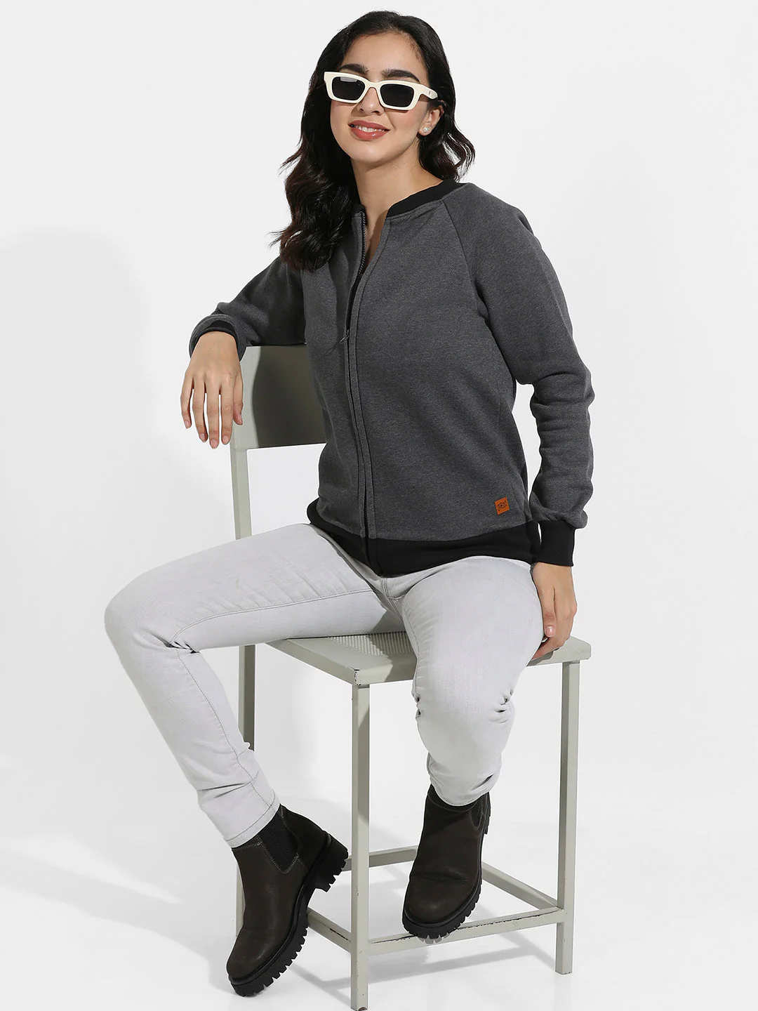 Zip-Front Hoodie With Contrast Hem - Image 6