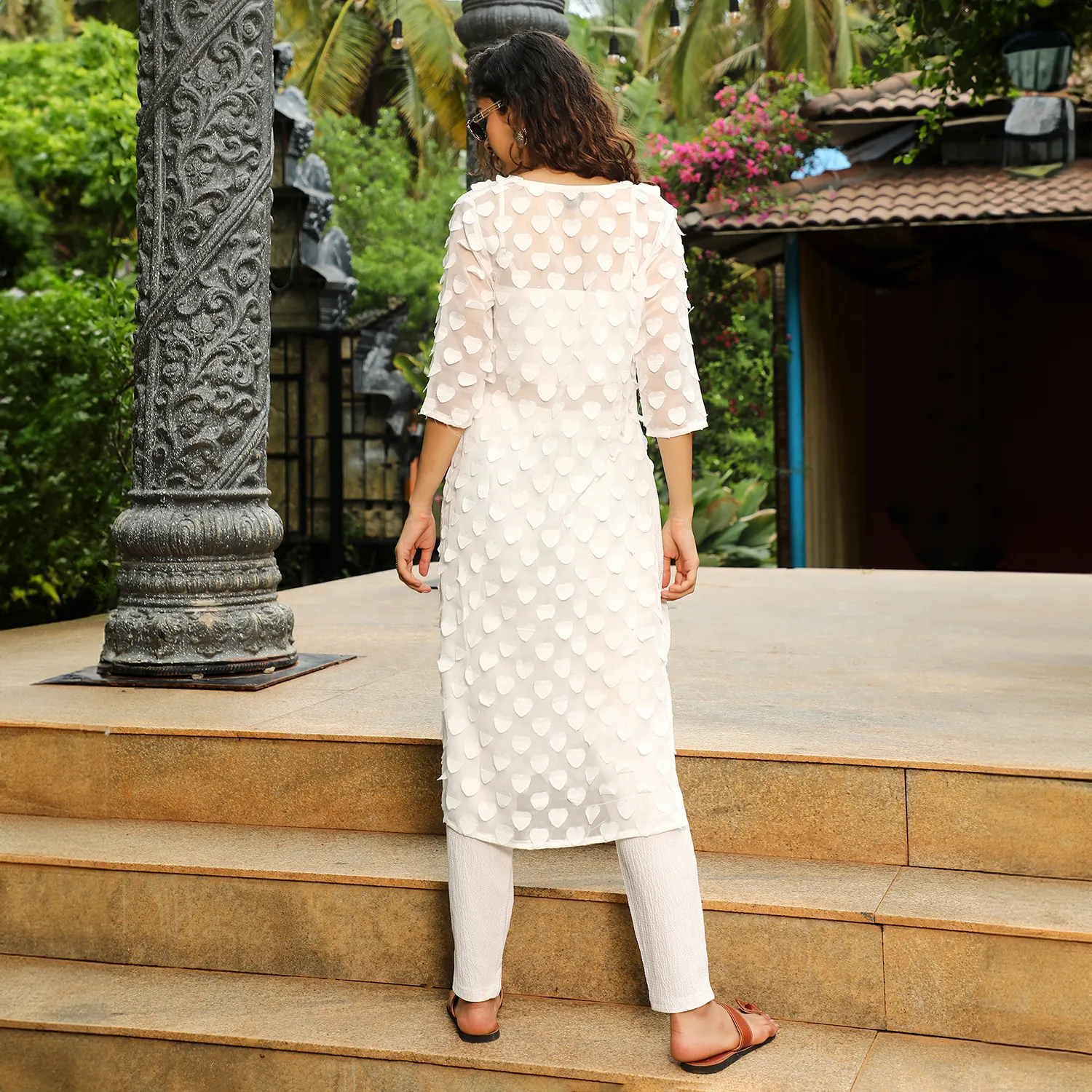 Applique Hearts Kurta With Crop And Trousers - Image 5