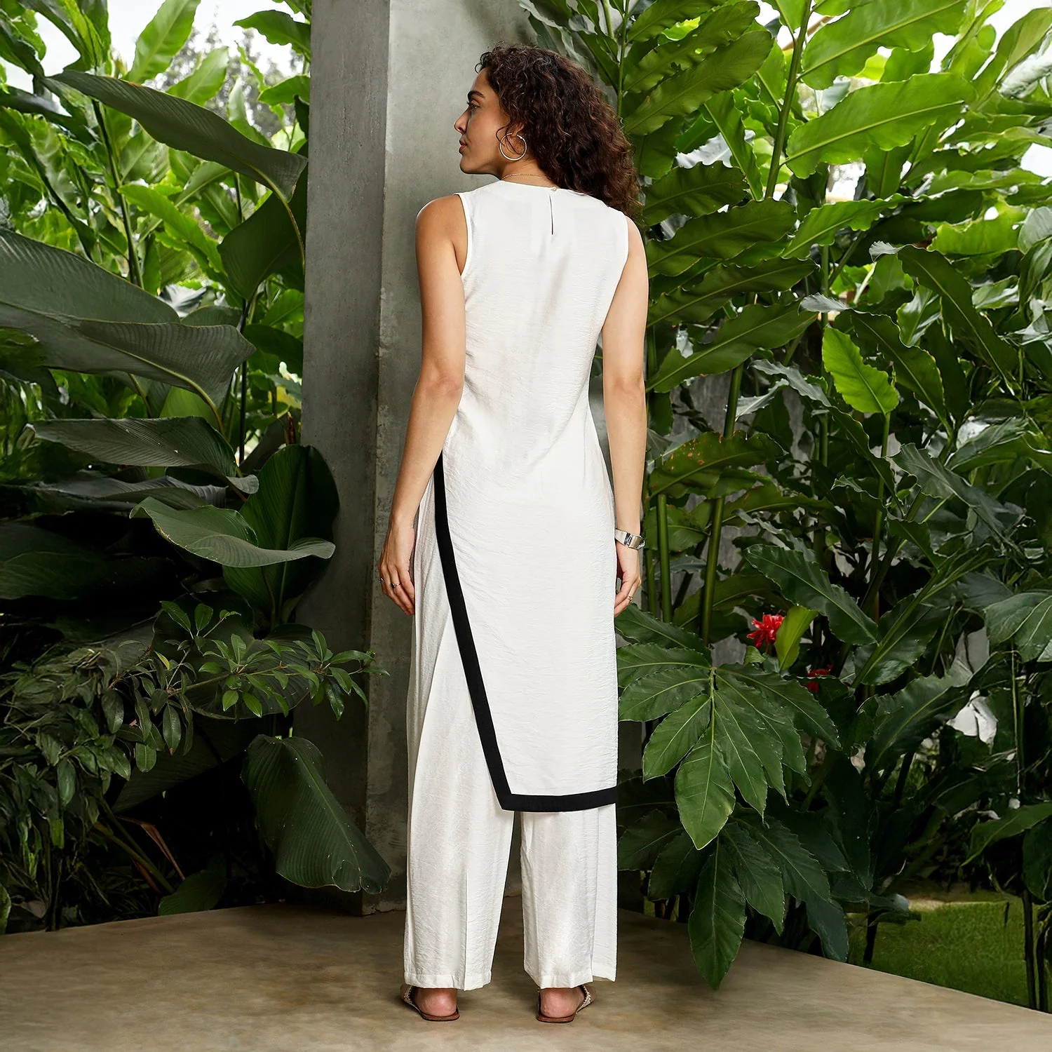 Contrast Tilt Kurta Set - Image 5