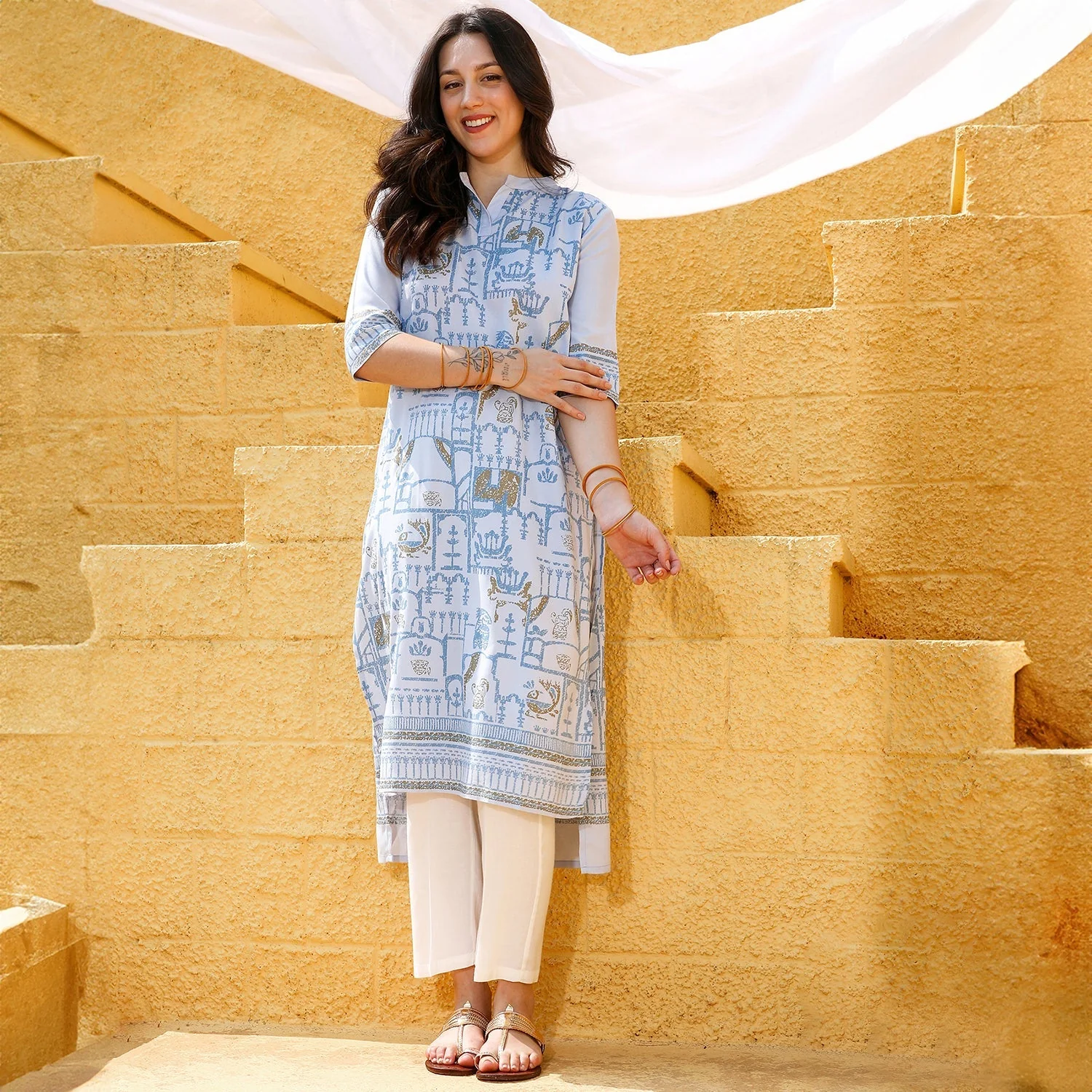 High-Low Ethnic Print Kurta With Trousers Set - Image 5