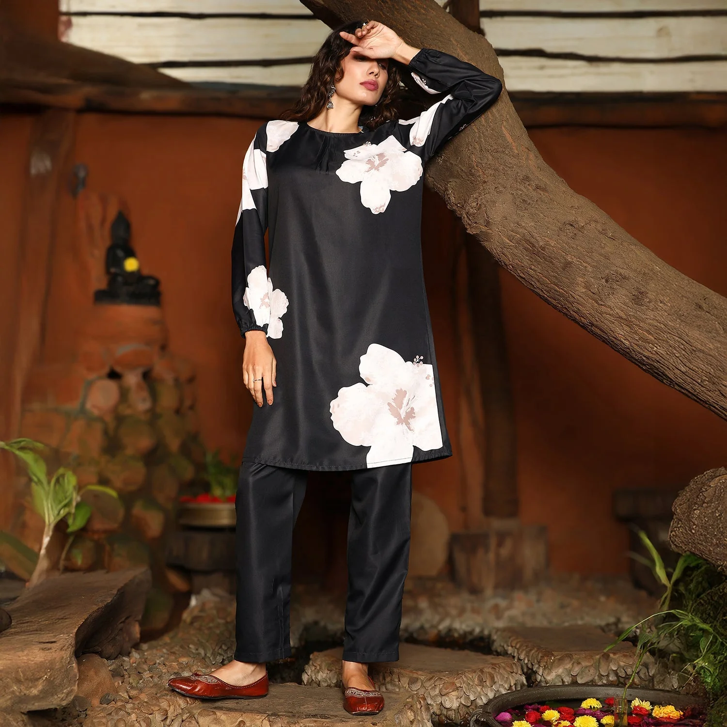 Hibiscus Spot Kurta Set - Image 4