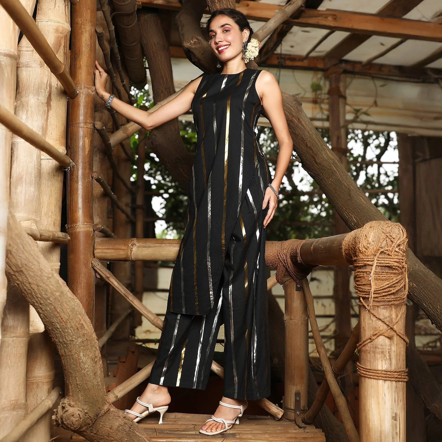 Metallic Striped Kurta Set - Image 3