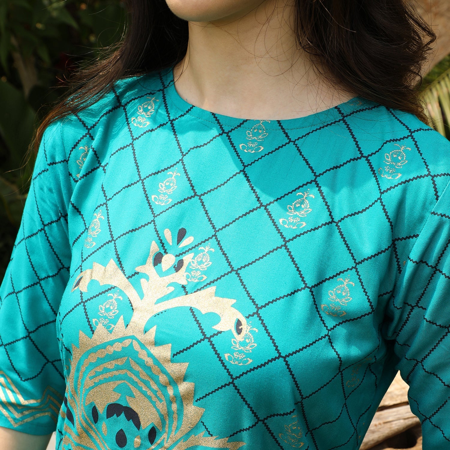 Metallic Ethnic Print Kurta With Metallic Print Trousers Set - Image 6
